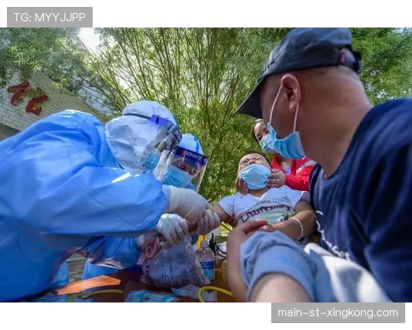 球迷区官方互动区疫情防护物资分发点与使用说明